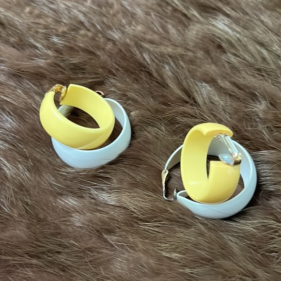 Vintage clip on earrings 🖤 - Picture 6 of 7